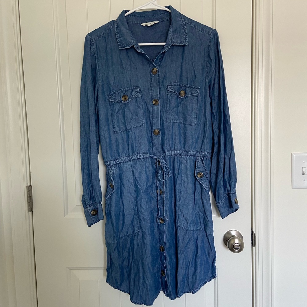NWOT | American Eagle women’s denim button-front dress — medium
